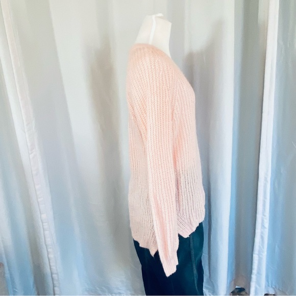 Gap V-neck sweater. Size small. - Picture 3 of 8